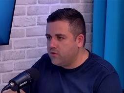 Cliente fazendo depoimento